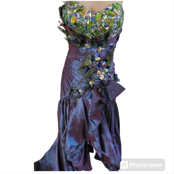 🦚Posh Precious Peacock Eggplant Purple Green Beaded Feathered Prom Dress Size 4 - Picture 1 of 11